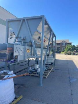 2022 Single Feed Hopper with Belt Feeder (2 of 3)